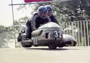 Dick Hawes Gallery: Dick Hawes & Vic Sampson (Yamaha) 1976 500 Sidecar TT