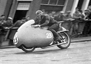 Images Dated 10th October 2020: Dickie Dale (Guzzi) 1956 Junior TT