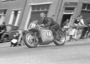 Images Dated 9th April 2022: Dickie Dale (Moto Guzzi) 1957 Senior TT