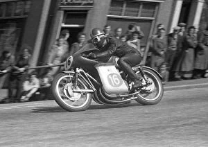 Images Dated 3rd August 2011: Dickie Dale (MV) on Bray Hill: 1954 Junior TT