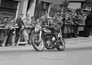 Images Dated 30th June 2019: Dickie Dale (Norton) 1950 Senior TT