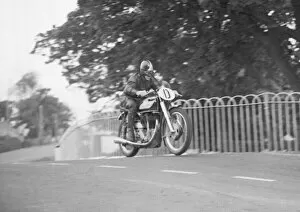 Images Dated 15th October 2021: Dickie Dale (Norton) 1950 Senior TT practice
