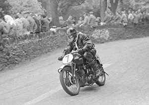 Images Dated 24th October 2021: Dion Davis (Vincent) 1950 Clubman 1000 TT