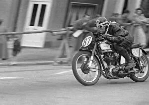 Images Dated 6th February 2022: Doug Buster Brown (Norton) 1950 Junior Clubman TT