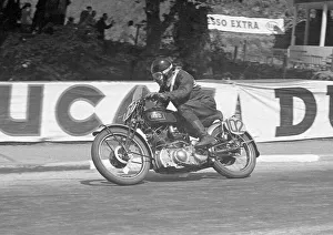 Vincent Collection: Douglas Buss (Vincent) 1953 1000cc Clubman TT