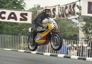 Images Dated 14th November 2020: Dudley Robinson (Padgett Yamaha) 1971 Junior TT