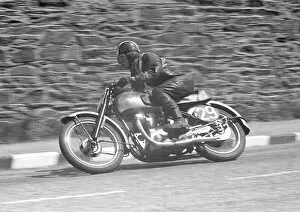 Images Dated 24th December 2021: A E Hart (Triumph) 1953 Senior Clubman TT