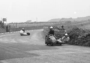 Images Dated 8th August 2021: E Peacock and ? (Norton) 1962 Southern 100