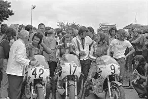 1973 Junior Manx Grand Prix Collection: Eddie Roberts (Yamaha) and Doug Lunn (Bryants Yamaha) Phil Haslam (Yamaha)