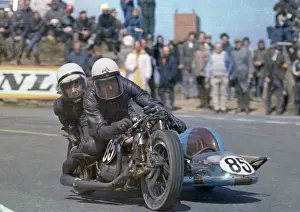 Eric Bregazzi & Jimmy Creer (Rumble BSA) 1972 500 Sidecar TT