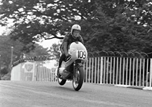Images Dated 27th November 2020: Eric Hudson (Yamaha) 1972 Junior Manx Grand Prix