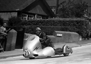 Images Dated 9th November 2016: Eric Vincent & R W Harding (Norton) 1960 Sidecar TT
