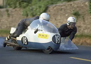 Images Dated 16th June 2021: Ernie Leece & John Molyneux (LMS) 1971 500 Sidecar TT