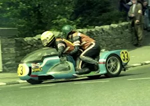 Images Dated 10th December 2017: Ernst Trachsel & Benedikt Stahli (TTM Yamaha) 1976 1000cc Sidecar TT