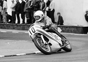 Images Dated 28th January 2019: Ewen McKechnie (Yamaha) 1975 Senior Manx Grand Prix