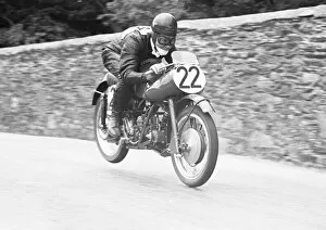 Images Dated 13th January 2022: Fergus Anderson (Guzzi) 1952 Lightweight TT
