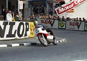 Images Dated 8th July 2011: The first Ton 125cc lap: Bill Ivy (Yamaha) 1966 Ultra Lightweight TT