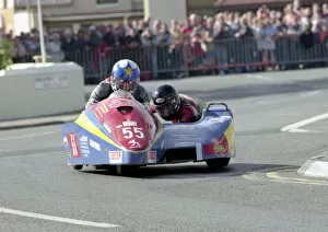 Images Dated 17th December 2019: Franco Martinel & Mick Kneale (MSDF Yamaha) 1991 Sidecar TT