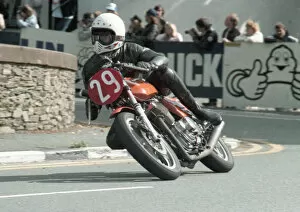 Images Dated 13th April 2020: Frank Chapman (Laverda) 1984 Newcomers Manx Grand Prix