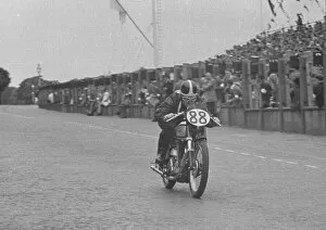 Images Dated 11th March 2022: Frank Coleman (Norton) 1952 Senior Clubman TT