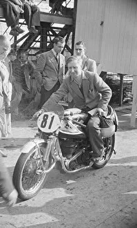 1951 Junior Tt Collection: Frank Fry (Earles Velocette) 1951 Junior TT