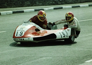 Images Dated 13th March 2018: Frank Illingworth & Ray Crowther (Yamaha) 1980 Sidecar TT