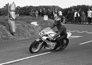 Images Dated 23rd July 2016: Frank Kennedy (Yamaha) 1977 Jurby Road
