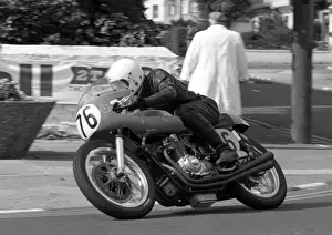Frank Moss (Honda spl) 1977 Senior Manx Grand Prix