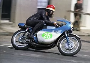 Images Dated 13th December 2016: Frank Perris (Crooks Suzuki) 1969 Lightweight TT
