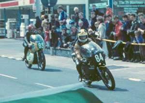 Images Dated 3rd February 2022: Fred Broadbent (Suzuki) & Bob Orton (Mowbray Suzuki) 1979 Formula 3 TT