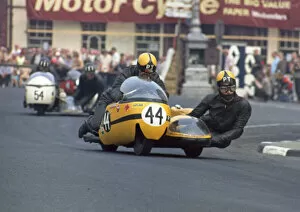 Images Dated 2nd October 2021: Fred Cornbill & Mike Tinkler (Triumph) 1970 500 Sidecar TT