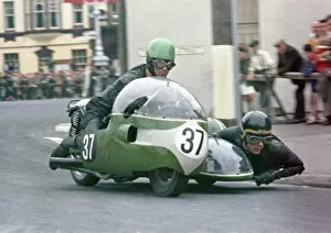 Images Dated 13th December 2021: Fred Ellis & M L Hosgood (Triumph) 1966 Sidecar TT