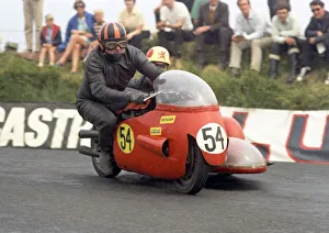Images Dated 23rd December 2021: Fred Hanks & D Williams (BSA) 1968 Sidecar TT