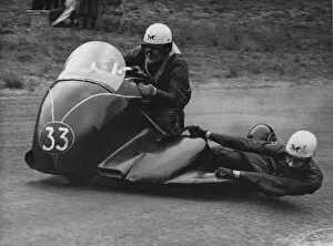 Images Dated 1st December 2016: Fred Hanks & E Dorman (Matchless) Cadwell Park