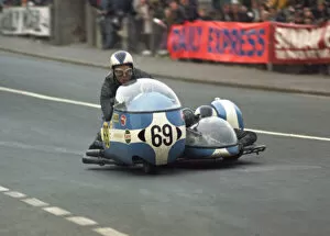 Images Dated 16th June 2021: Fred Lewin & Miss Lesley Broadley (Norton) 1971 750 Sidecar TT