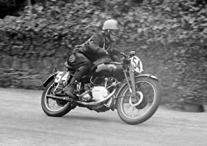Images Dated 18th October 2018: Fred Pusey (Vincent) 1952 Senior Clubman TT