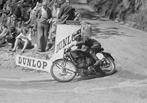 Images Dated 5th October 2015: Freddie Frith at Governors Bridge: 1949 Junior TT