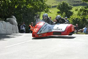 Images Dated 8th June 2009: Gary Bryan & Robert Bell (Baker Yamaha) 2009 Sidecar TT