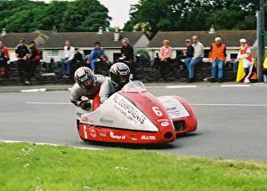 Gary Bryan Gallery: Gary Bryan & Steven Hedison (Baker Yamaha) 2004 Sidecar TT