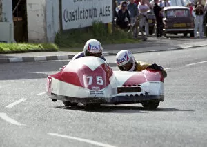 Gary Horspole Gallery: Gary Horspole & Kevin Leigh (Shelbourne Yamaha) 1993 Sidecar TT