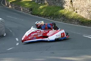 Images Dated 31st May 2003: Gary Horspole & Kevin Leigh (Shelburne Honda) 2003 Sidecar TT