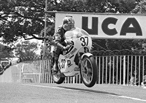 Images Dated 2nd May 2020: Geoff Barry (Oakley Yamaha) 1975 Classic TT