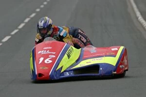 Images Dated 4th June 2003: Geoff Bell & Jake Beckworth (DMR Yamaha) 2003 Sidecar TT