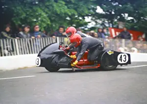 Geoff Davis & Lenny Pallister (Laverda) 1977 Sidecar TT