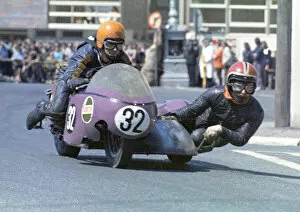 Images Dated 24th October 2021: Geoff Davis & Milton Mitchinson (Triumph) 1973 500 Sidecar TT