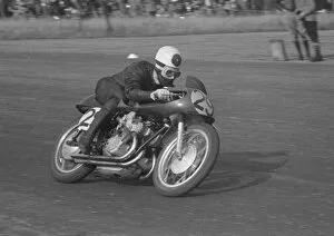 Images Dated 24th November 2016: Geoff Duke (Gilera) 1954 Silverstone Saturday