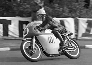 Geoff Morgan Gallery: Geoff Morgan (Norton) 1966 Senior Manx Grand Prix