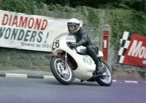 Images Dated 16th October 2019: Geoff Morgan (Yamaha) 1972 Lightweight Manx Grand Prix