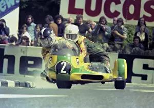 Images Dated 18th October 2019: George O Dell & Alan Gosling (May Yamaha) 1976 500 Sidecar TT