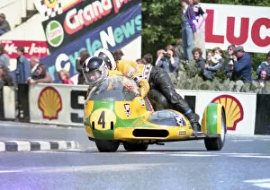 Images Dated 26th May 2021: George O Dell & Gordon Russell (May Yamaha) 1976 1000 Sidecar TT